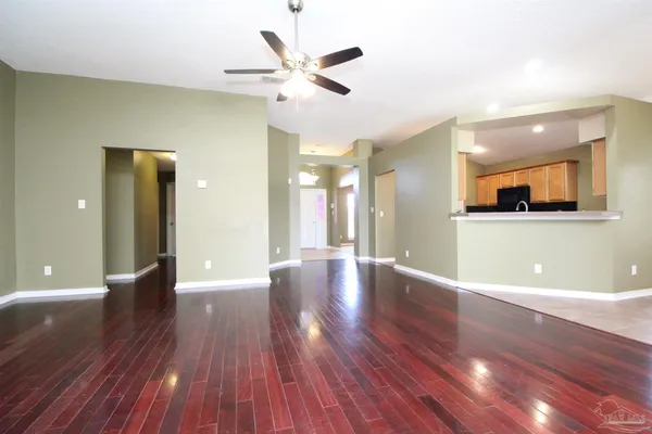 $2,175 | 6462 Sarasota Street, Pensacola, FL 32526