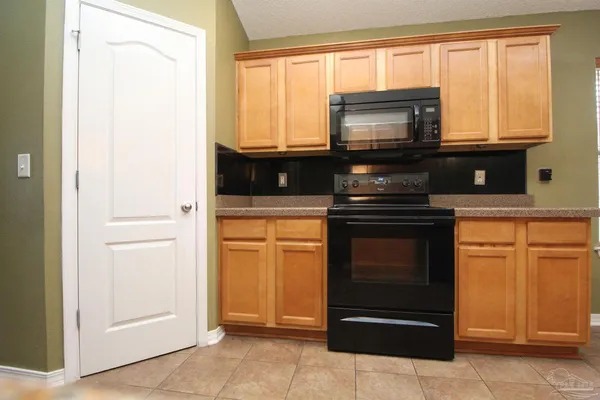 $2,175 | 6462 Sarasota Street, Pensacola, FL 32526