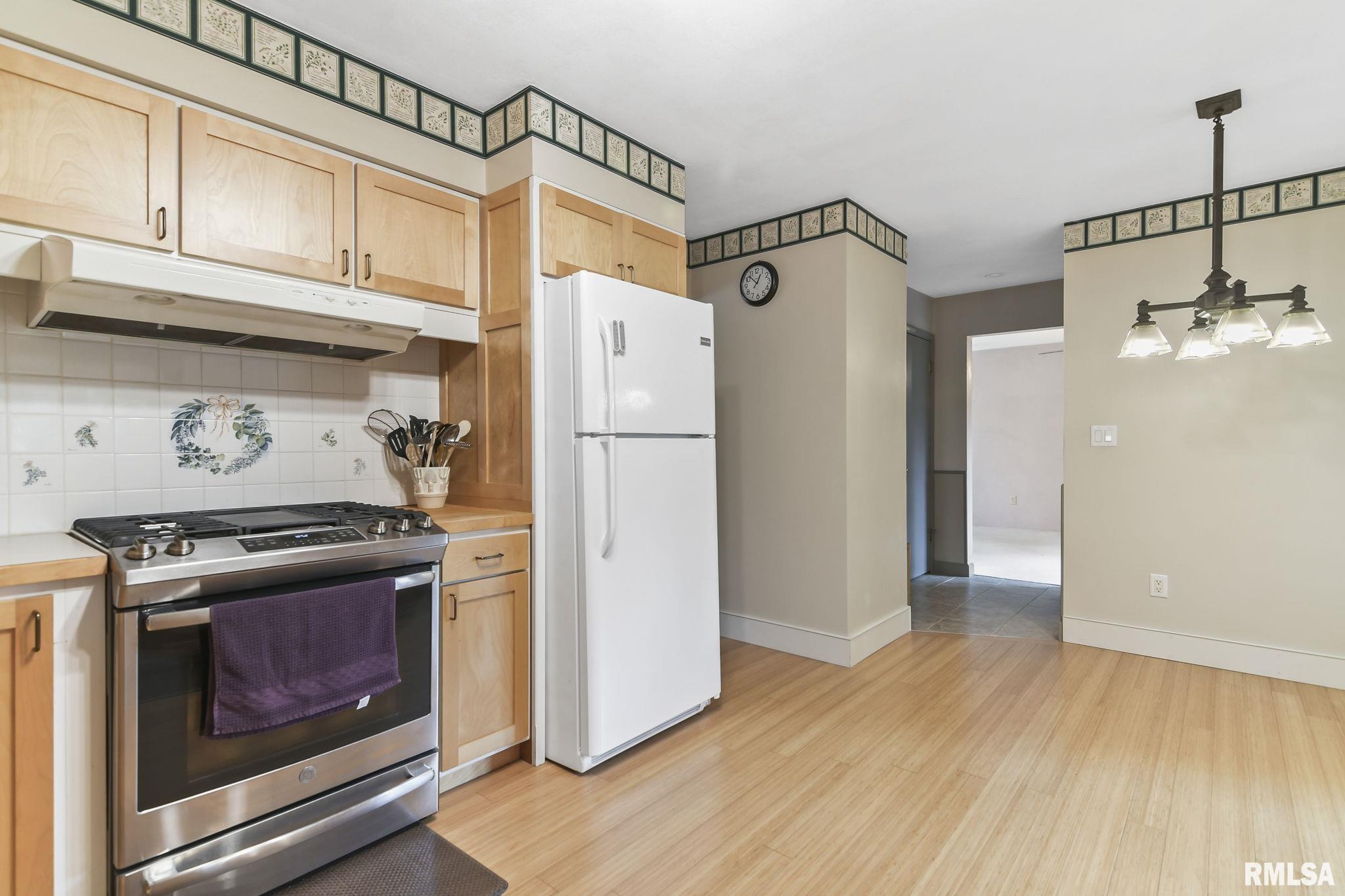 220 Quarterstaff Road Springfield, IL 62704 - Photo 11 of 36