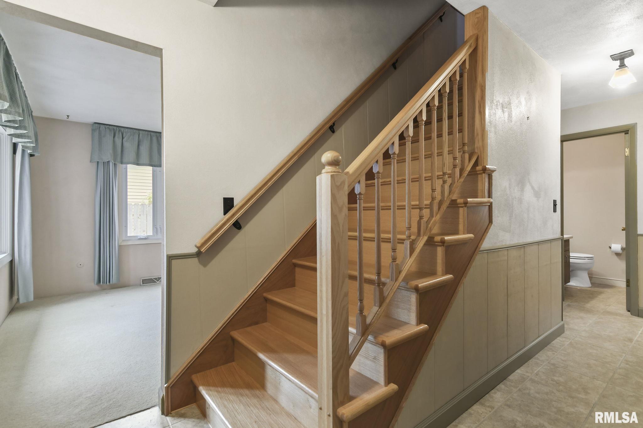 220 Quarterstaff Road Springfield, IL 62704 - Photo 4 of 36