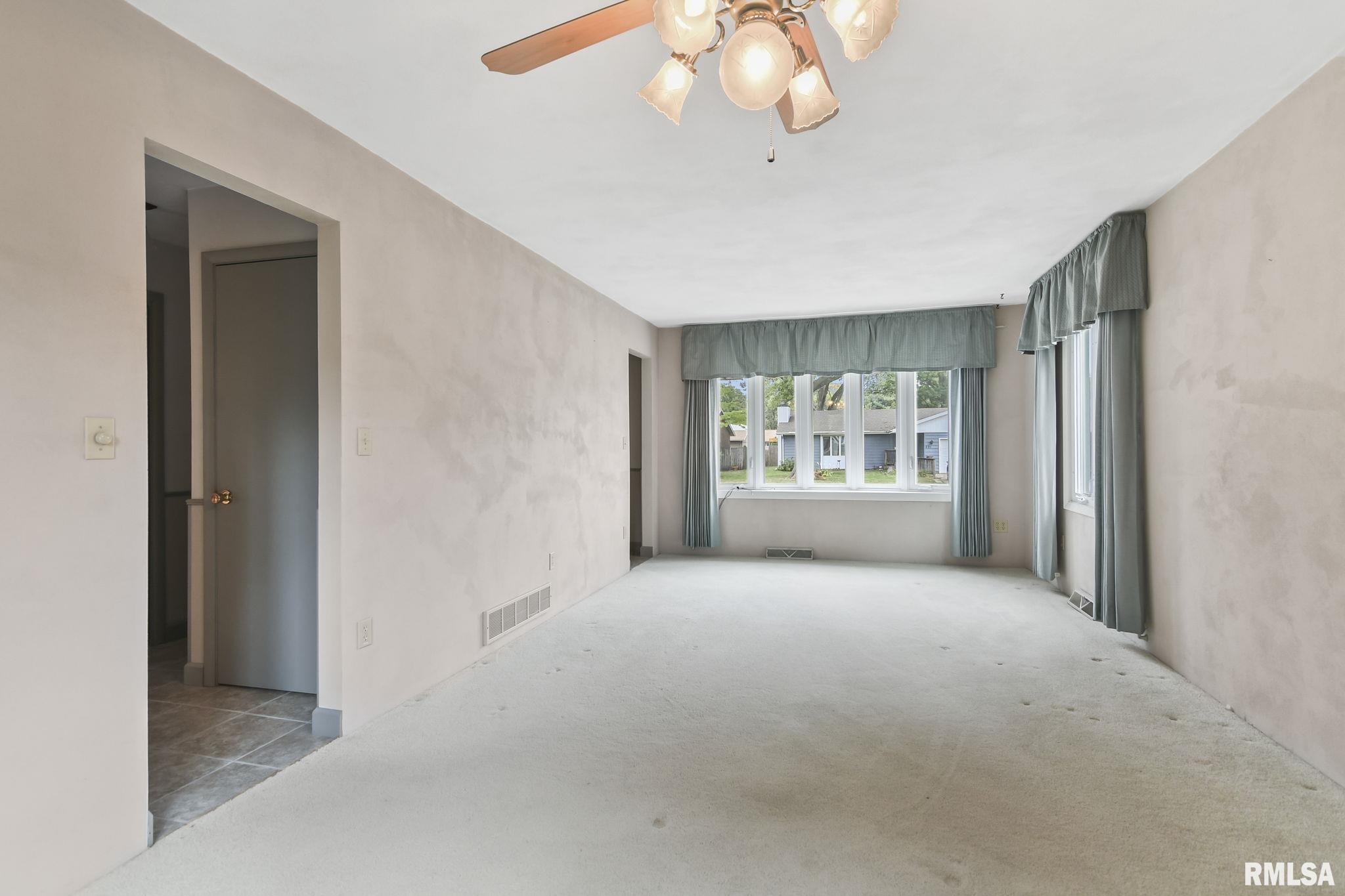 220 Quarterstaff Road Springfield, IL 62704 - Photo 6 of 36