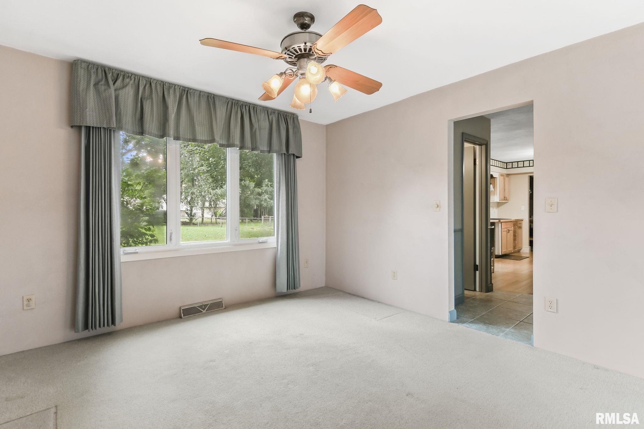 220 Quarterstaff Road Springfield, IL 62704 - Photo 7 of 36