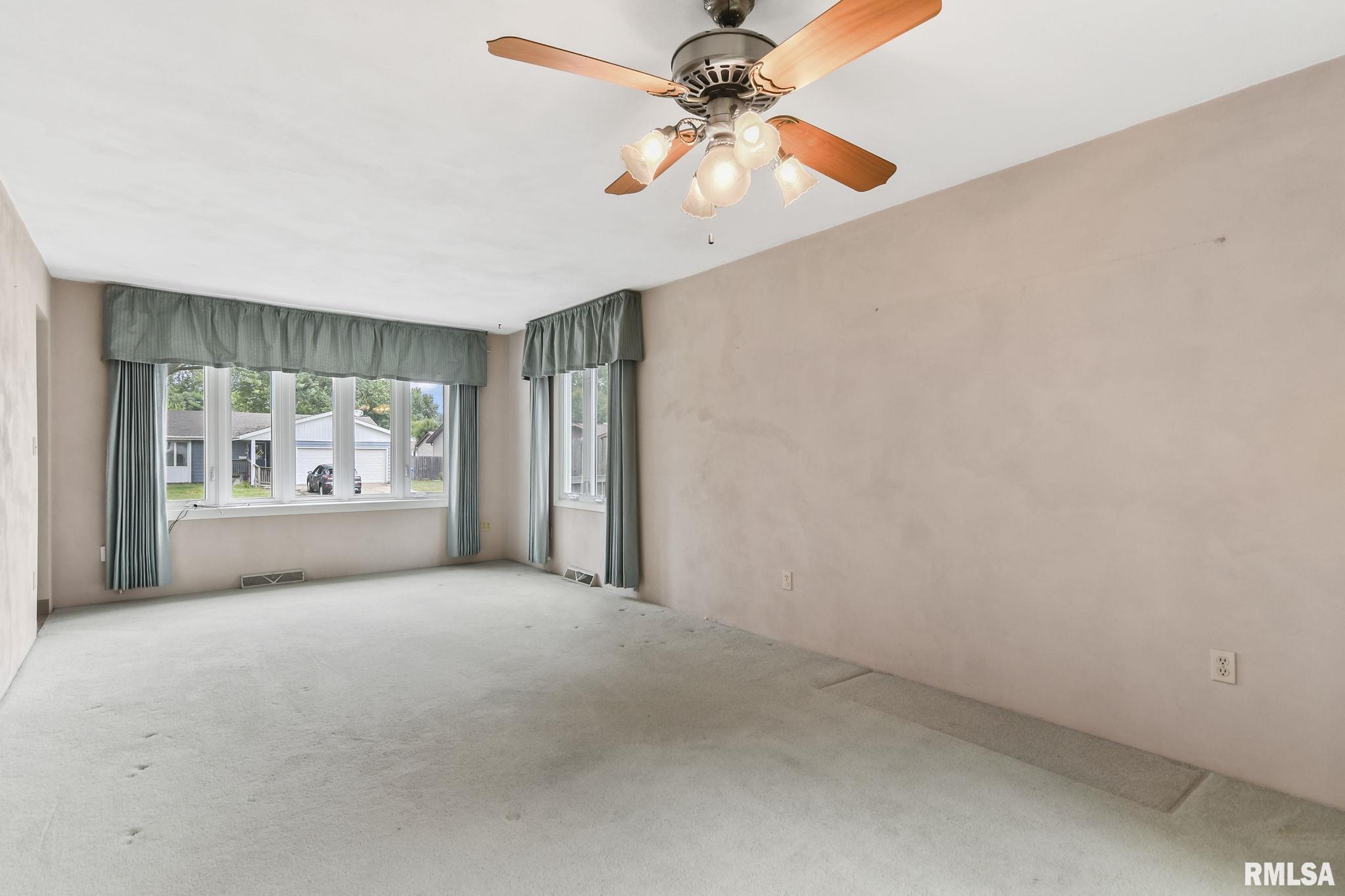 220 Quarterstaff Road Springfield, IL 62704 - Photo 8 of 36