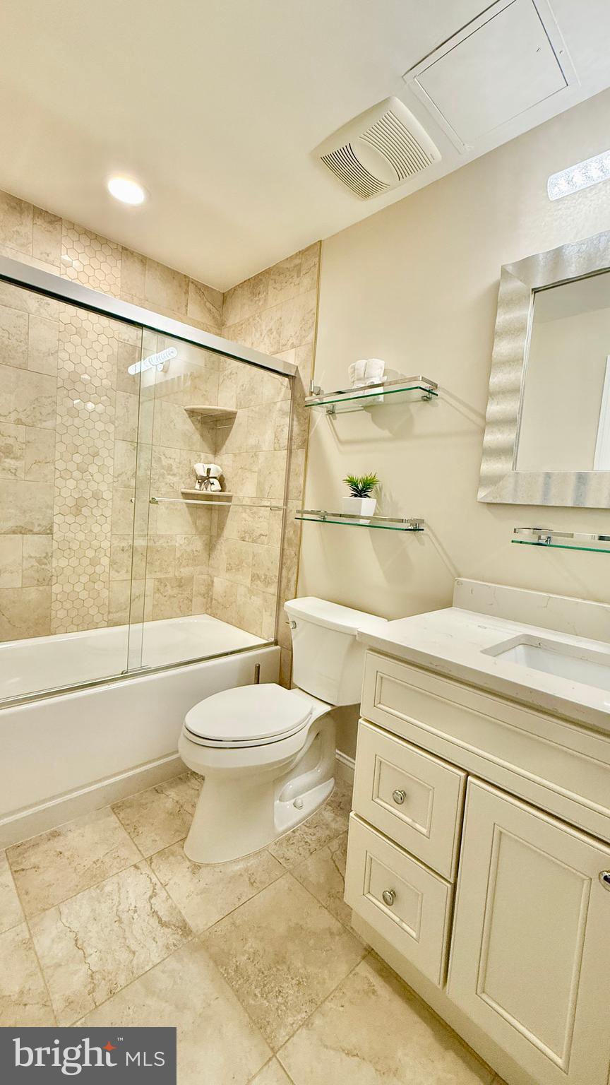 1 Markham Road, Unit 2E Princeton, NJ 08540 - Photo 26 of 30 a bathroom with a toilet sink and shower
