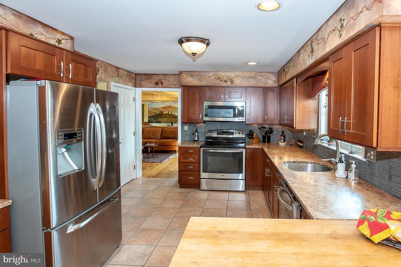 208 Ravenwood Road Exton, PA 19341 - Photo 14 of 77 Gallery Image 14