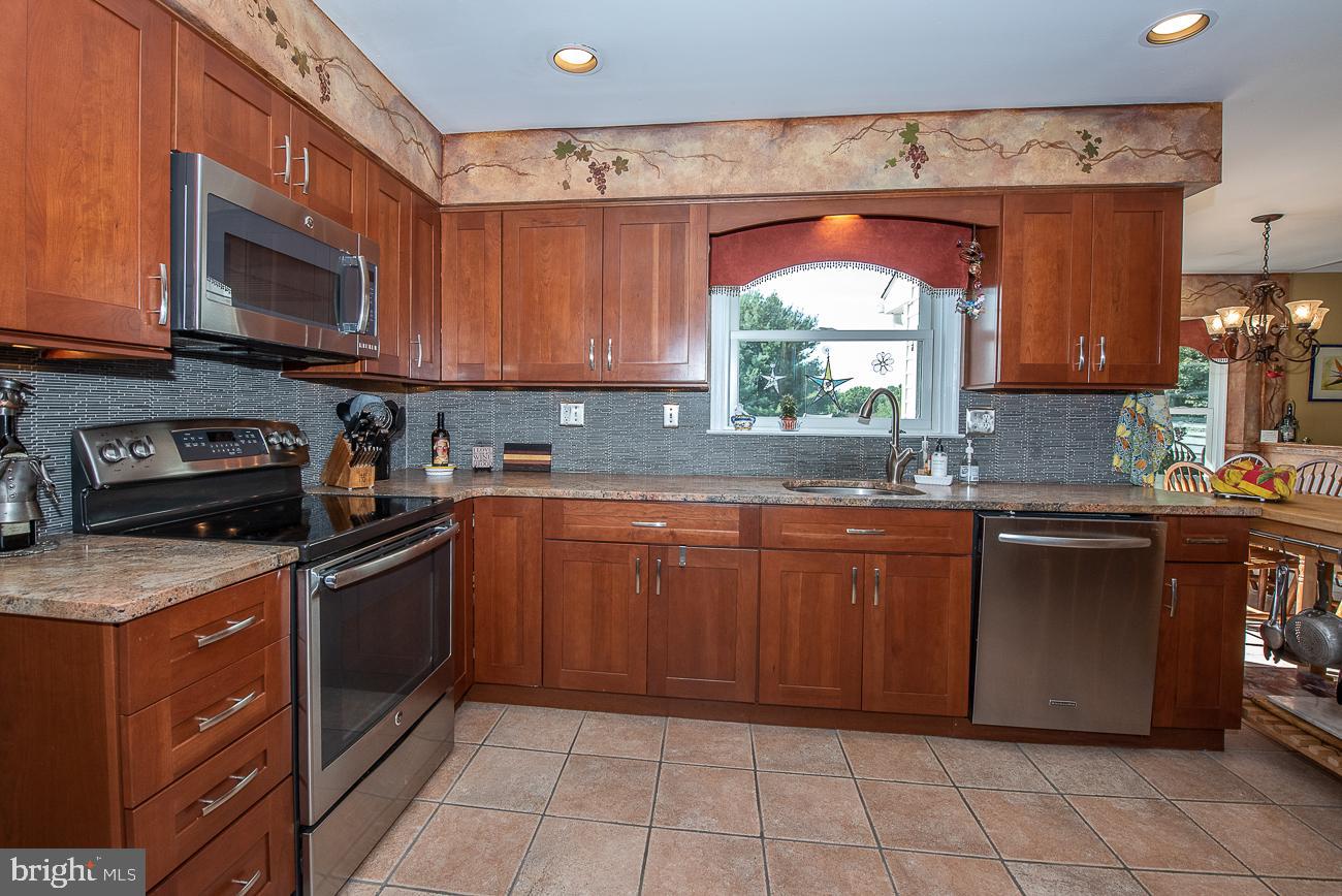 208 Ravenwood Road Exton, PA 19341 - Photo 16 of 77 Gallery Image 16