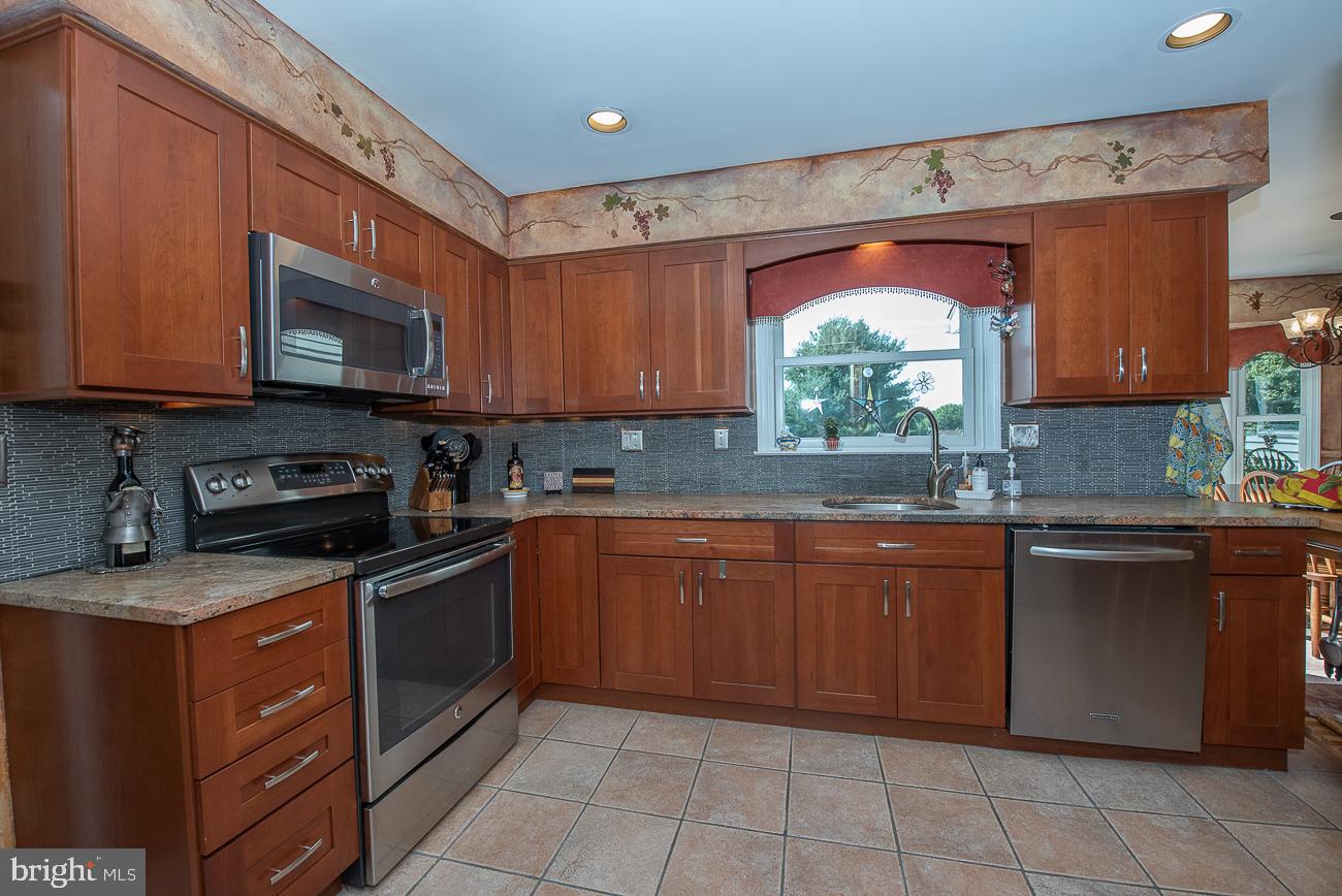 208 Ravenwood Road Exton, PA 19341 - Photo 17 of 77 Gallery Image 17