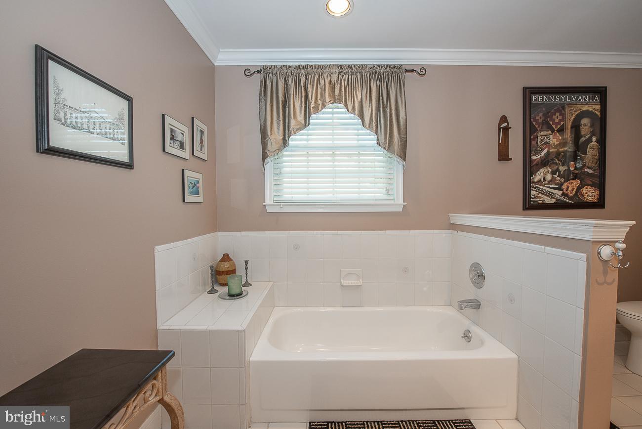 208 Ravenwood Road Exton, PA 19341 - Photo 38 of 77 Gallery Image 38