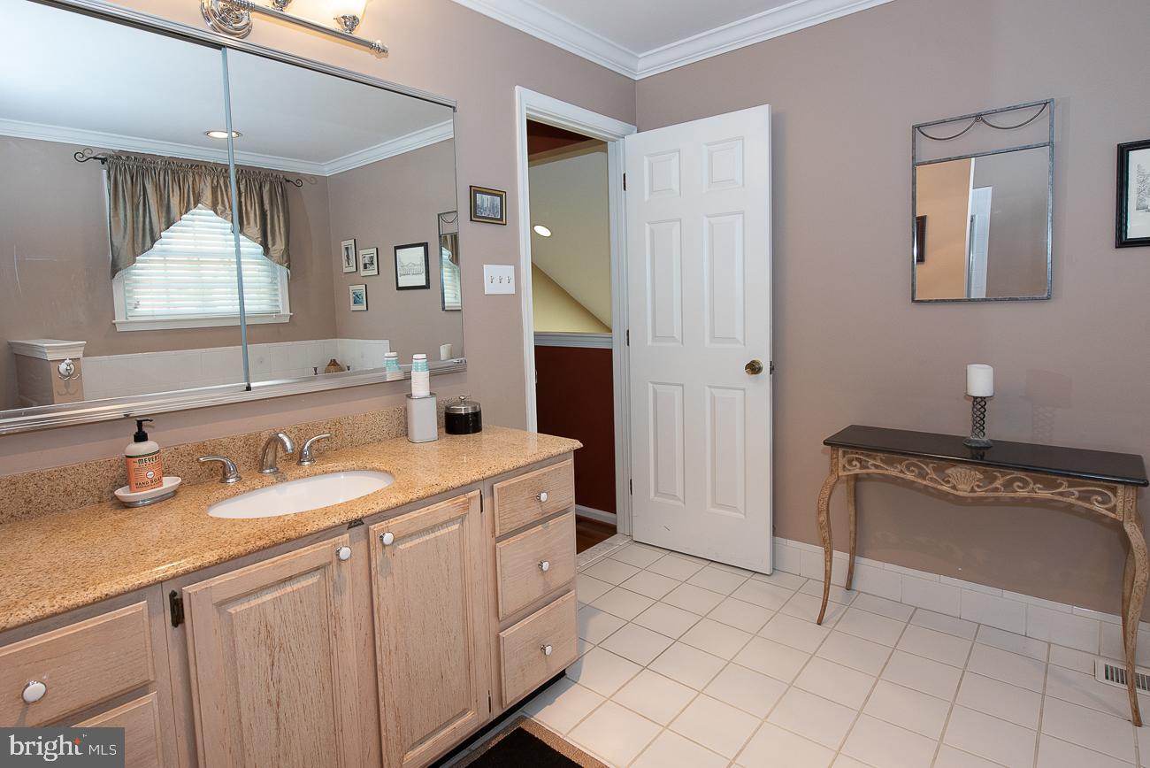 208 Ravenwood Road Exton, PA 19341 - Photo 40 of 77 Gallery Image 40