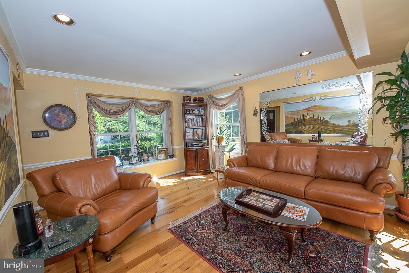 208 Ravenwood Road Exton, PA 19341 - Photo 8 of 77 Gallery Image 8