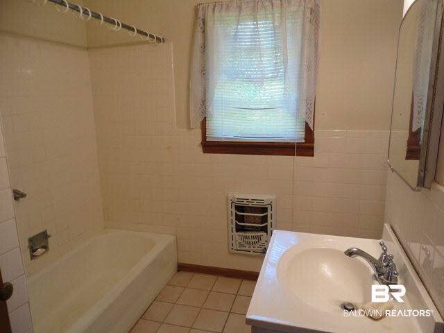 366 South Summit Street Fairhope, AL 36532 - Photo 14 of 17 Bath