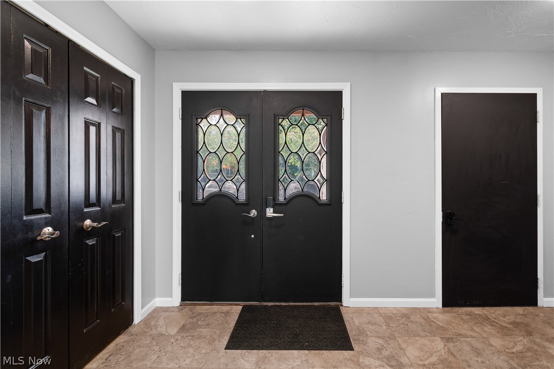 22502 Center Ridge Road, Unit E Rocky River, OH 44116 - Photo 4 of 32 Gallery Image 4