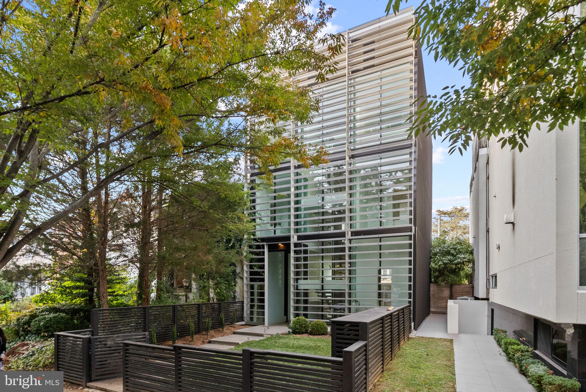 3623 R Street Northwest Washington, DC 20007 - Photo 35 of 87 a view of balcony with a trees