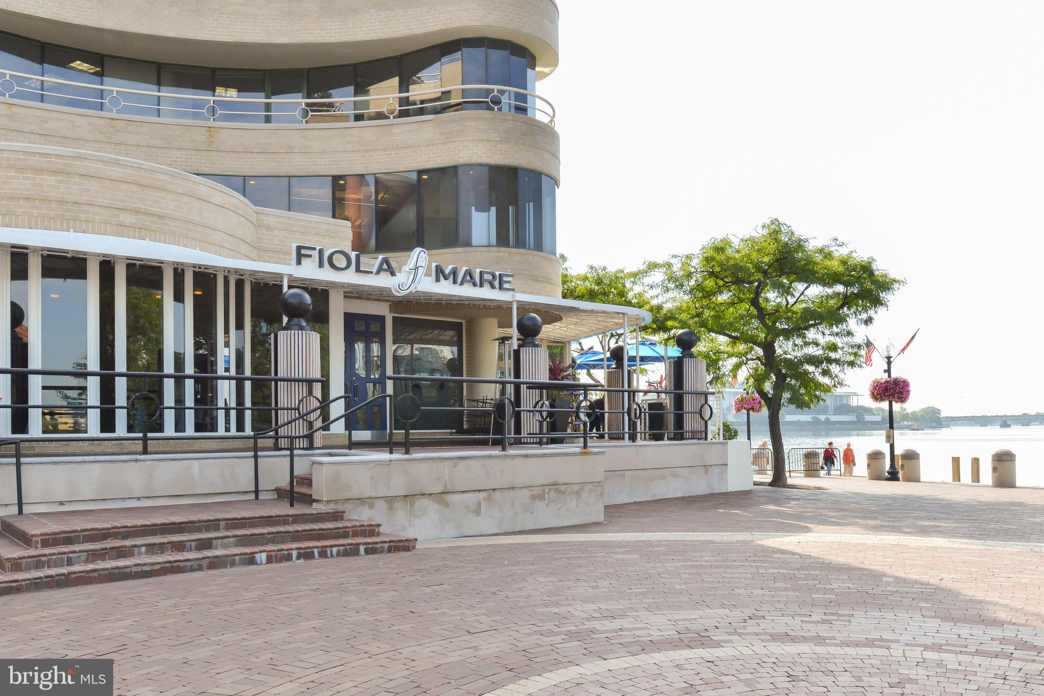 3623 R Street Northwest Washington, DC 20007 - Photo 79 of 87 a front view of a building with a garden