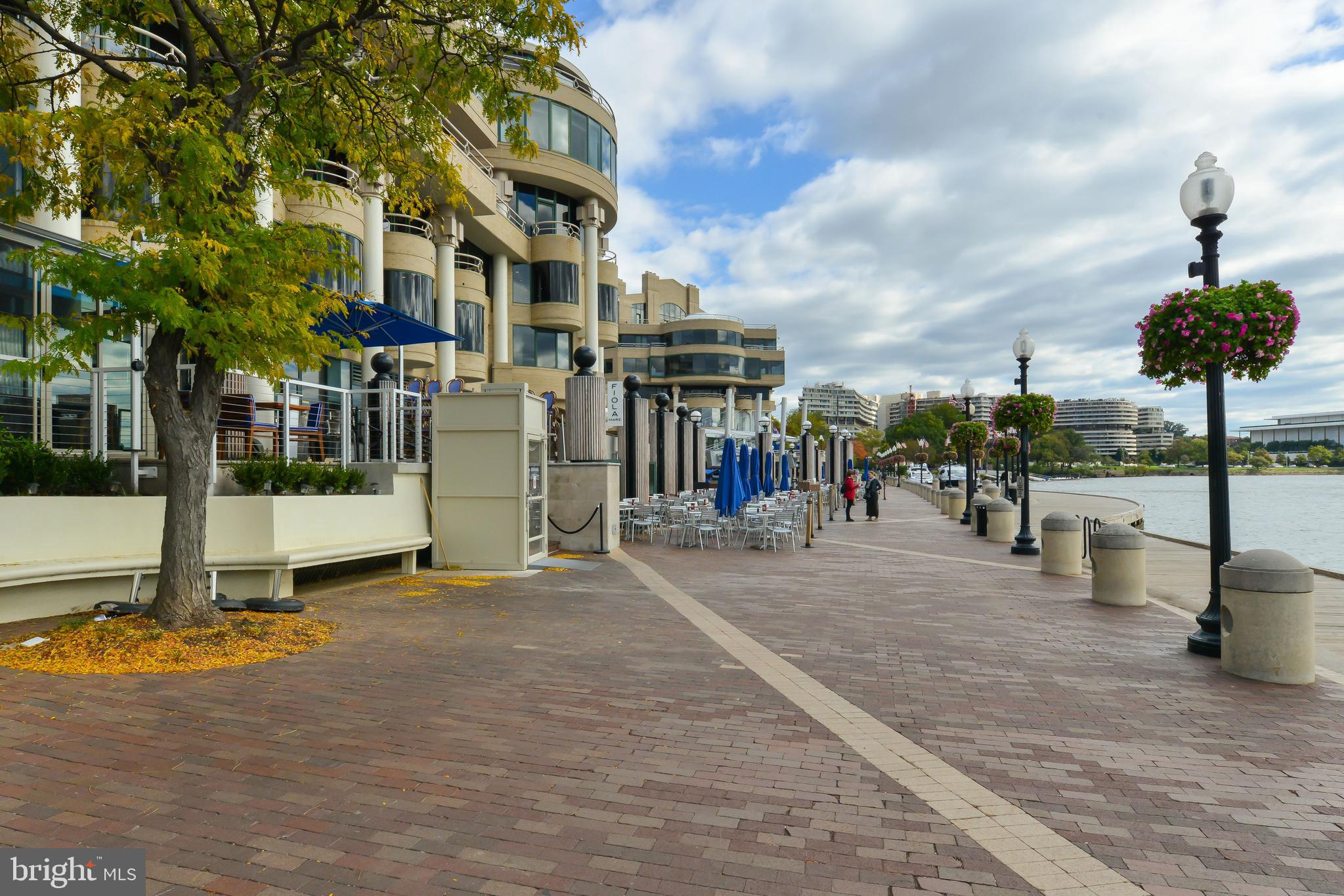 3623 R Street Northwest Washington, DC 20007 - Photo 81 of 87 a view of a building with many windows