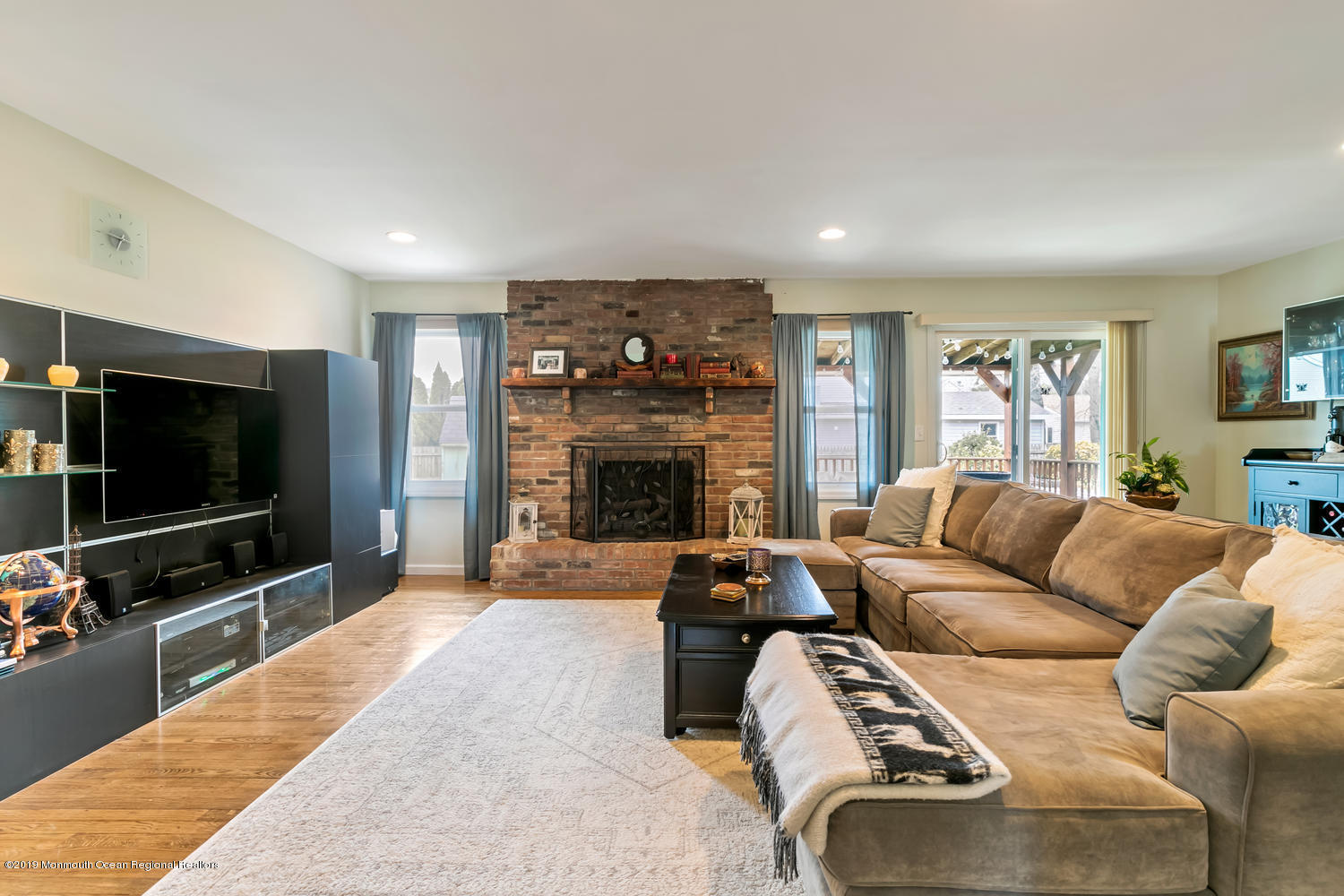 186 Binnacle Road Brick, NJ 08723 - Photo 5 of 25 a living room with furniture and a flat screen tv