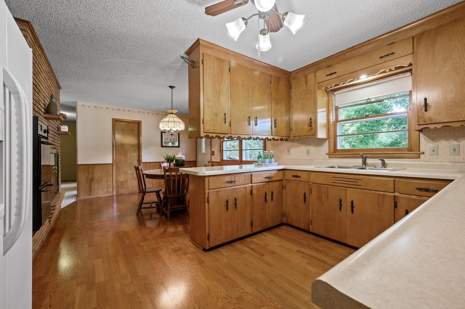 14535 Spring Lake Road Minnetonka, MN 55345 - Photo 13 of 54
