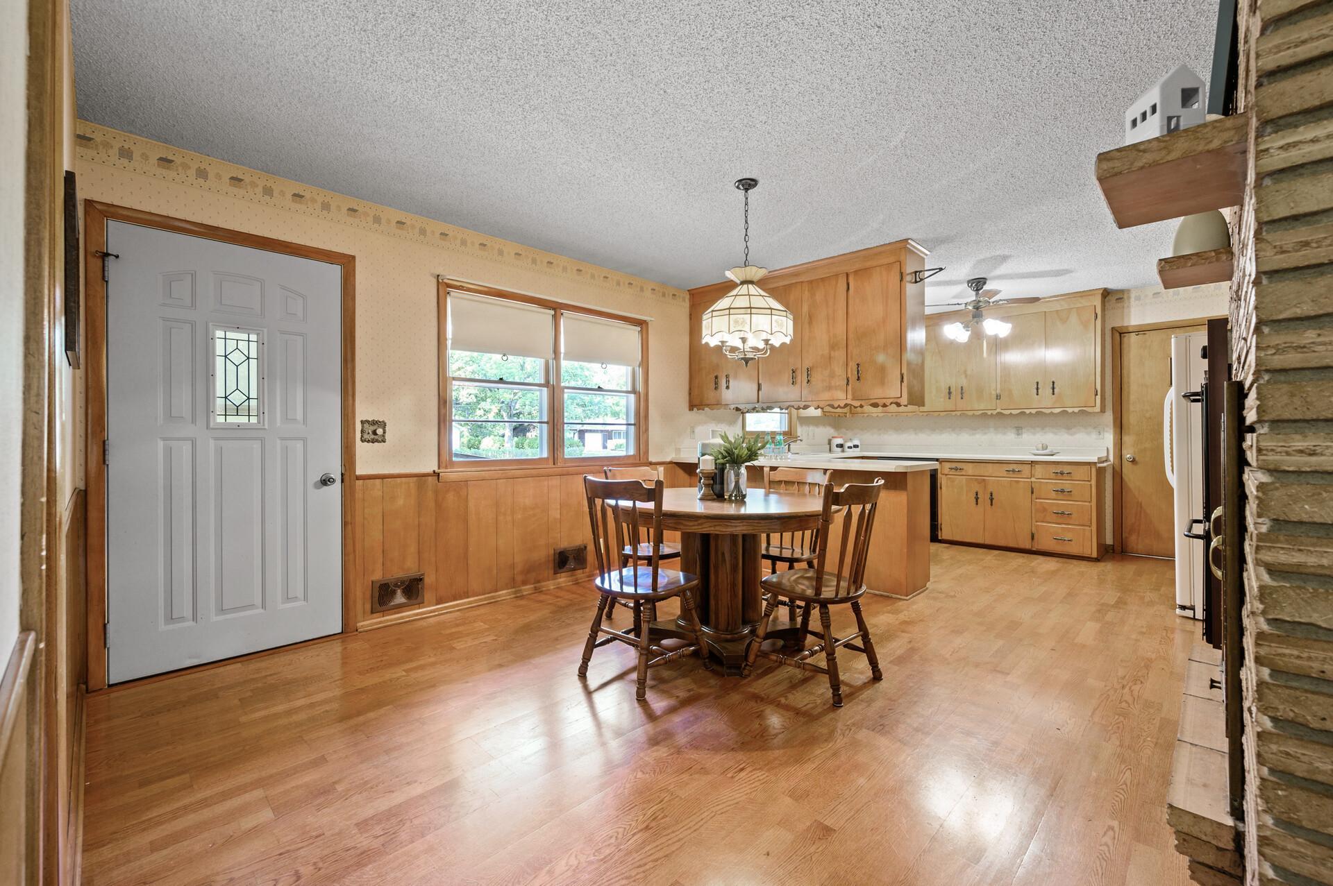 14535 Spring Lake Road Minnetonka, MN 55345 - Photo 8 of 54