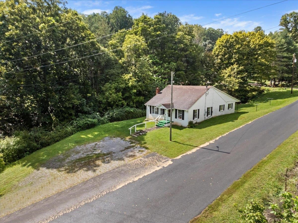 124 Big Branch Hollow Road Pembroke, VA 24136 - Photo 34 of 39 Gallery Image 34