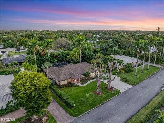 a view of a garden with a building in front of it