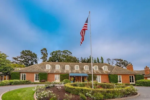 a view of a grassy field with an trees