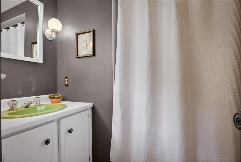 704 Scrubgrass Road Pittsburgh, PA 15243 - Photo 26 of 36 2nd bathroom for upstairs