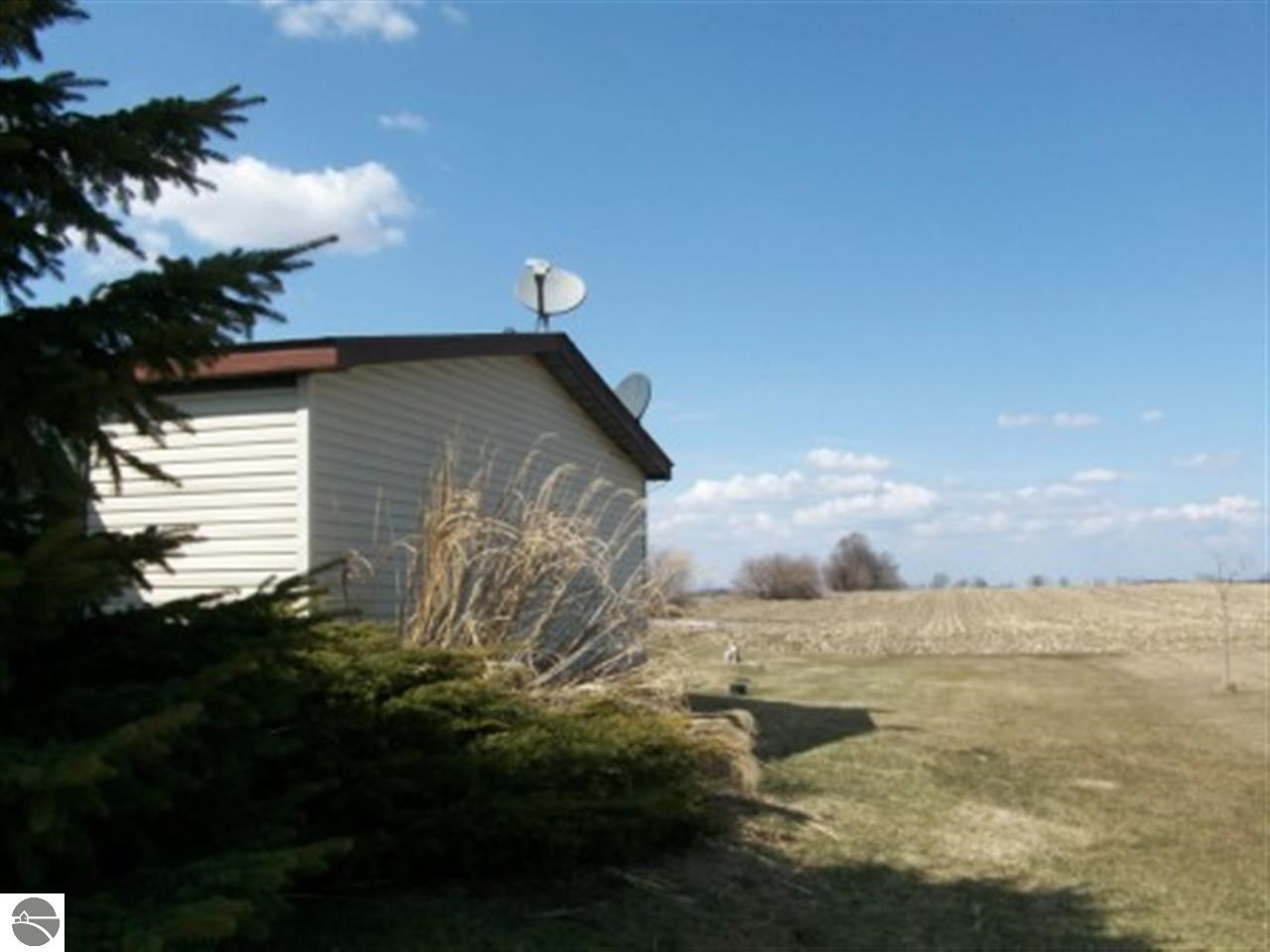 726 West Harrison Road Alma, MI 48801 - Photo 4 of 15 1782126-3.JPG