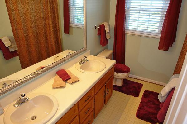 4648 Rte 1094 Roanoke, VA 24012 - Photo 20 of 40 Hall Bath