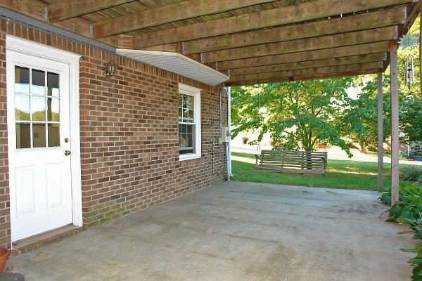 4648 Rte 1094 Roanoke, VA 24012 - Photo 29 of 40 Patio