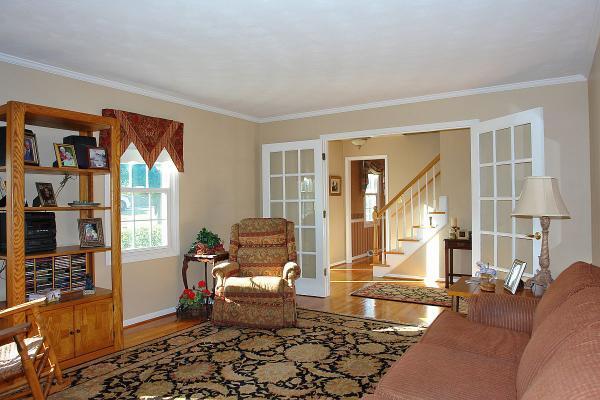 4648 Rte 1094 Roanoke, VA 24012 - Photo 4 of 40 Living Room 2