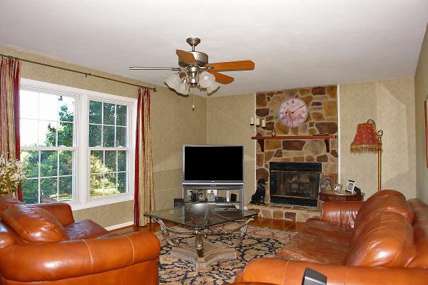4648 Rte 1094 Roanoke, VA 24012 - Photo 6 of 40 Den2