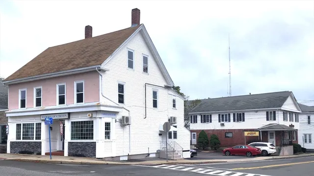 $2,350 | 8 Wall Street, Unit 1, Foxboro, MA 02035