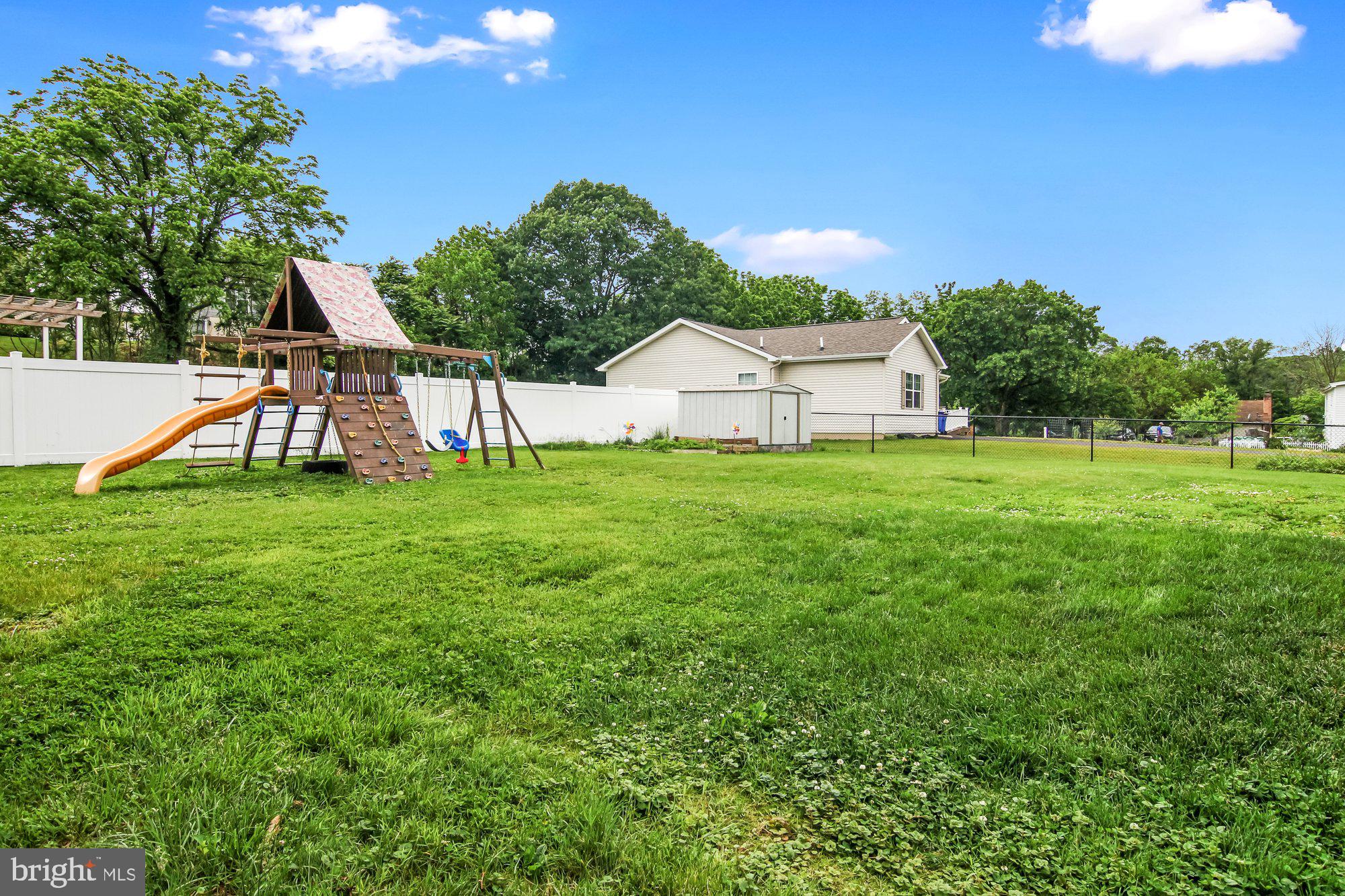 208 Pleasant View Road Hummelstown, PA 17036 - Photo 5 of 28 Gallery Image 5