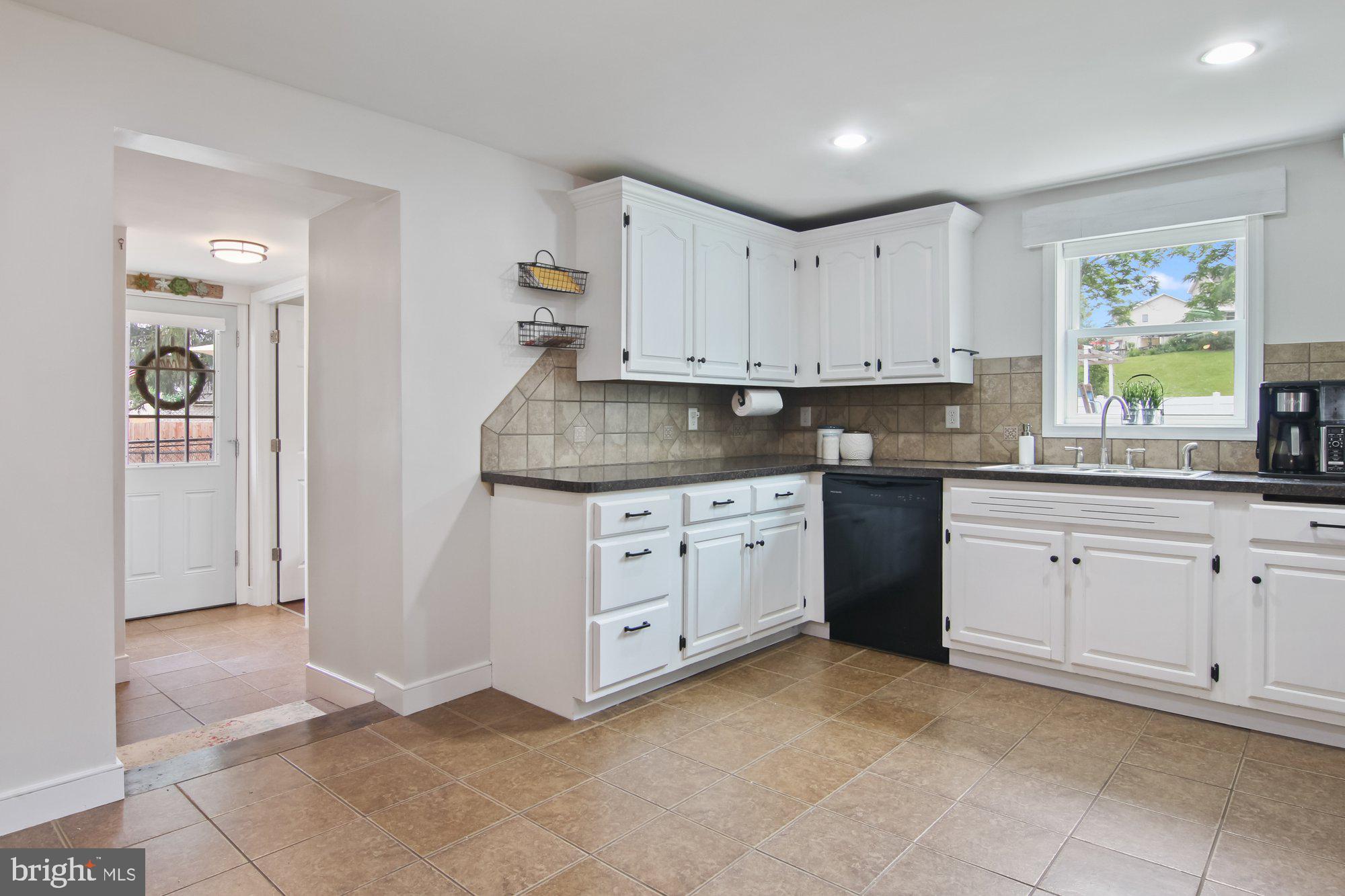208 Pleasant View Road Hummelstown, PA 17036 - Photo 9 of 28 Gallery Image 9