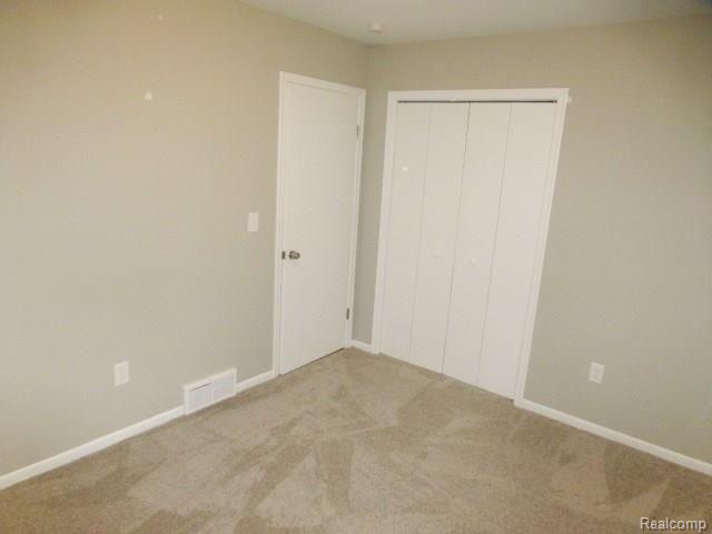 3880 Elmhurst Road Waterford, MI 48328 - Photo 11 of 17 P1090234.JPG