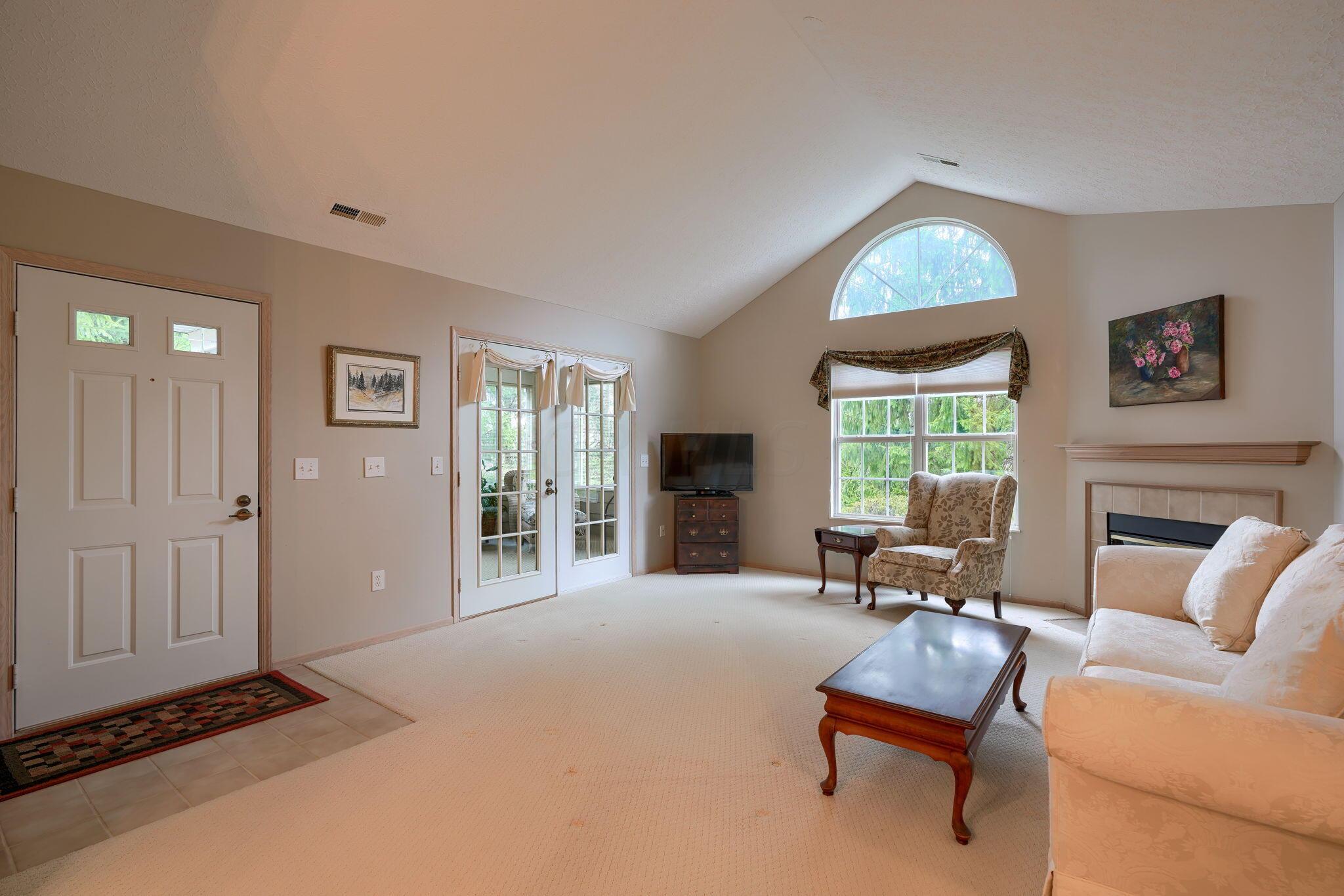 830 Windward Way, Unit 1 Columbus, OH 43230 - Photo 7 of 30 Living room, foyer