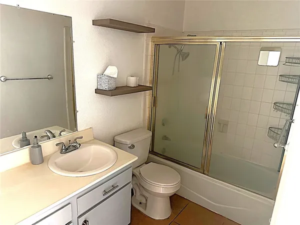 $5,000 | 3033 Amigos Drive, Burbank, CA 91504