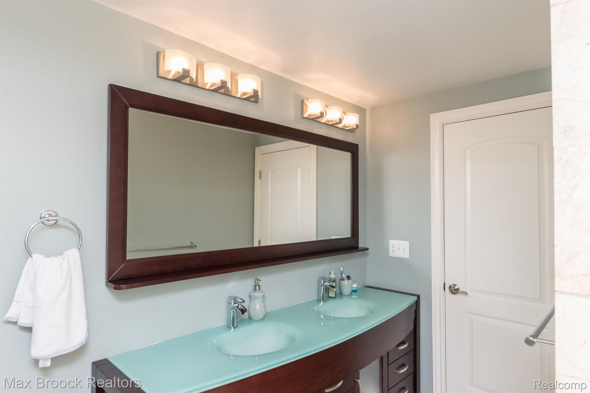 2971 Acorn Road Bloomfield Hills, MI 48302 - Photo 19 of 29 Main Bathroom