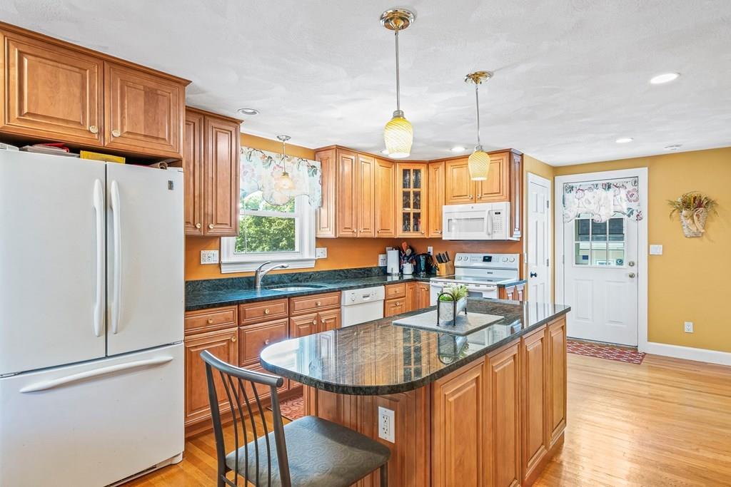 20 Parkview Road Reading, MA 01867 - Photo 9 of 41 Gallery Image 9