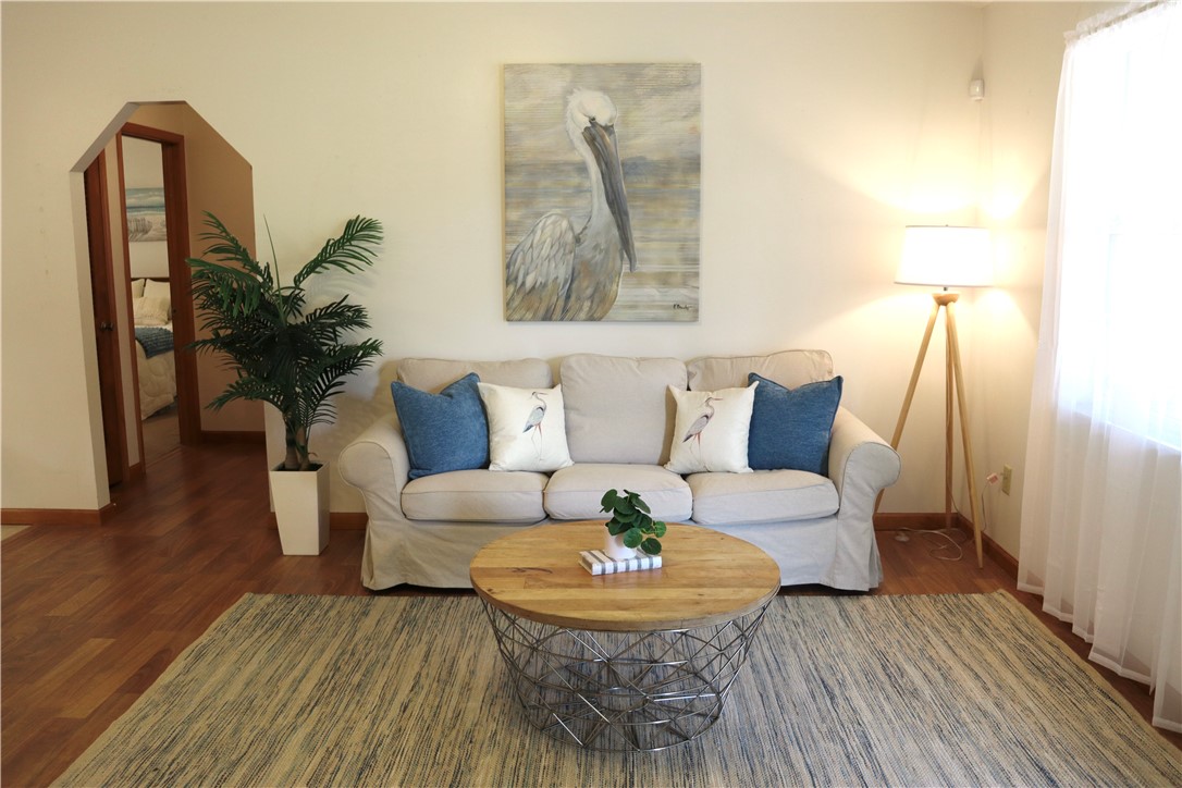 621 Dallas Circle Folkston, GA 31537 - Photo 6 of 21 Living Room
