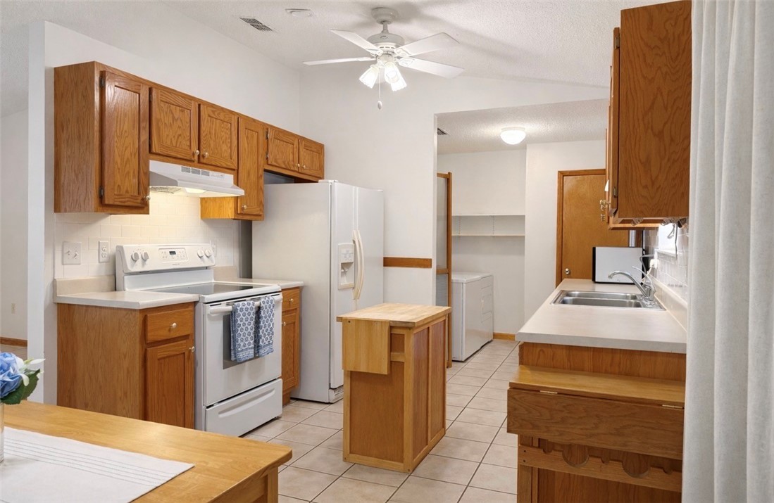 621 Dallas Circle Folkston, GA 31537 - Photo 8 of 21 Kitchen
