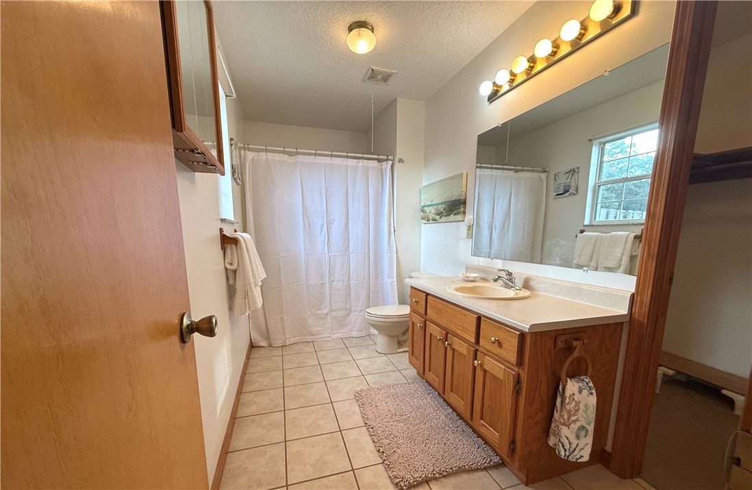 621 Dallas Circle Folkston, GA 31537 - Photo 10 of 21 Main Bathroom