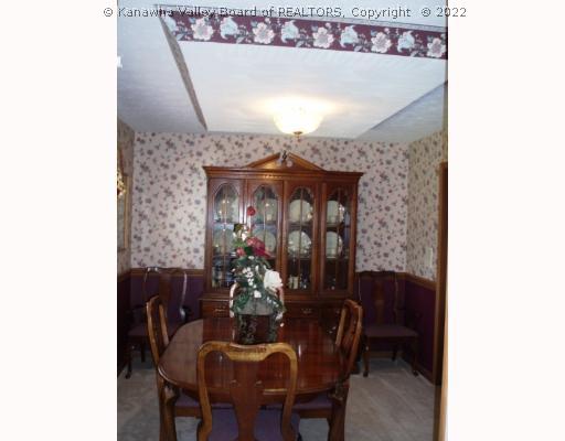 1 Lisa Circle Winfield, WV 25213 - Photo 4 of 8 Dining Room.
