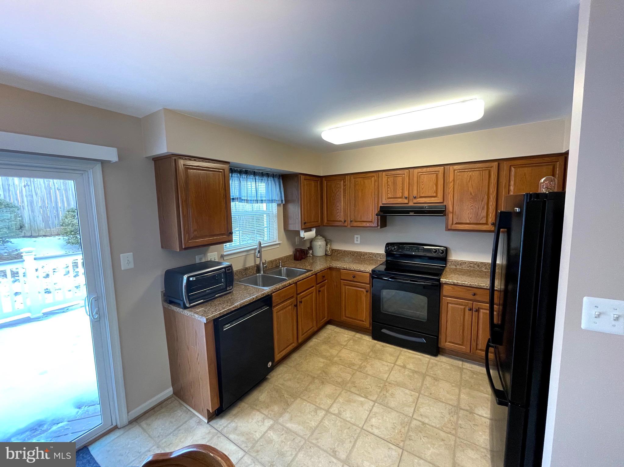 2211 West Geipe Road Catonsville, MD 21228 - Photo 4 of 37 Slider to rear deck from kitchen