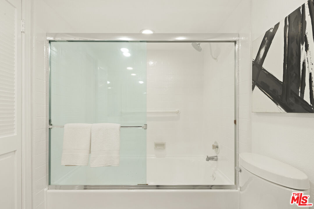 2700 Cahuenga Boulevard, Unit 2310 Los Angeles, CA 90068 - Photo 22 of 32