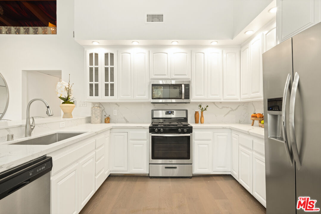 2700 Cahuenga Boulevard, Unit 2310 Los Angeles, CA 90068 - Photo 6 of 32