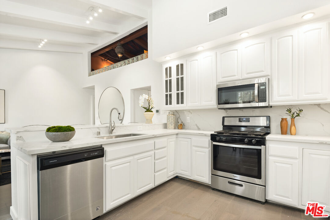 2700 Cahuenga Boulevard, Unit 2310 Los Angeles, CA 90068 - Photo 7 of 32