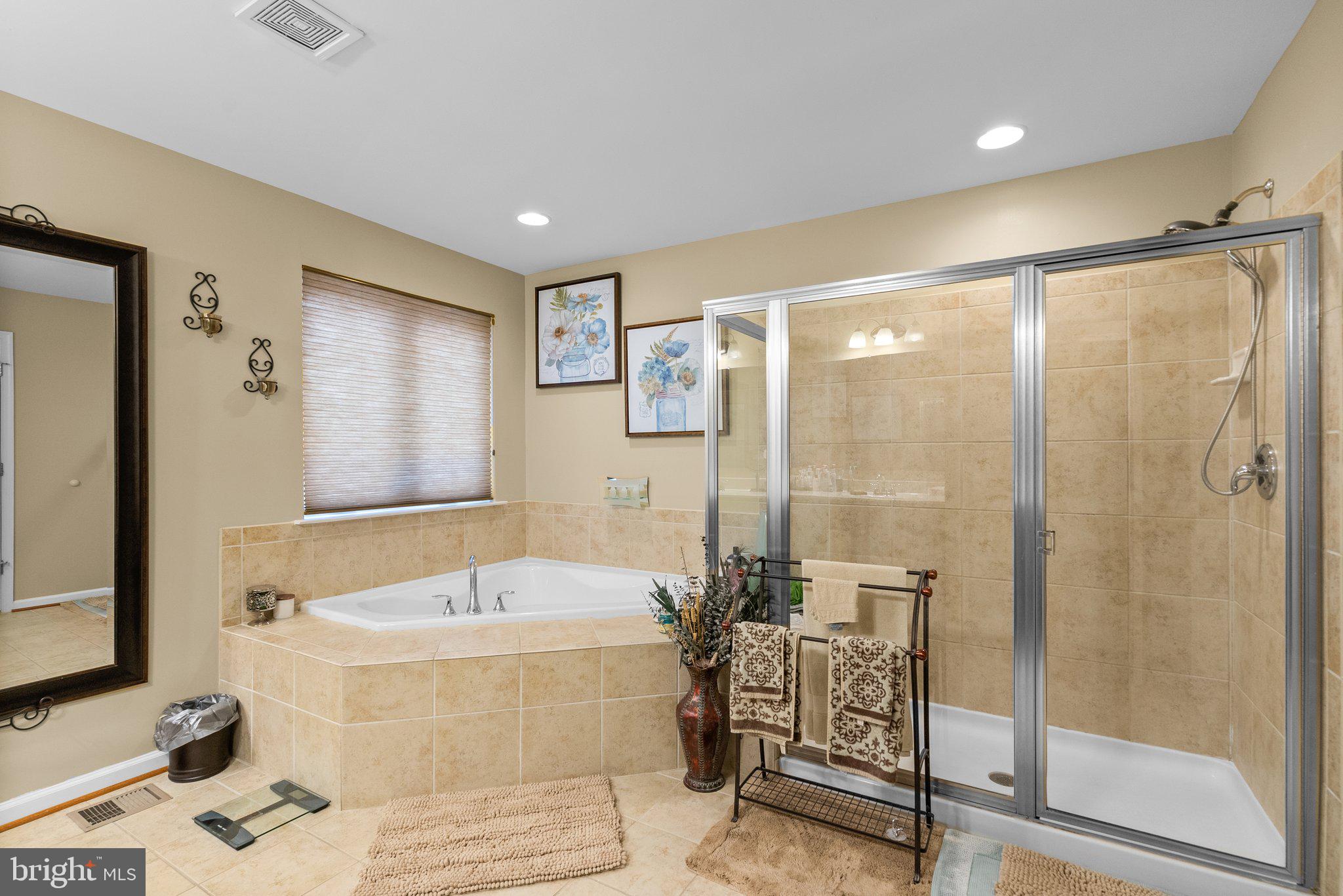 17510 Madrillon Way Accokeek, MD 20607 - Photo 16 of 40 Luxury primary suite bath w/ garden tub