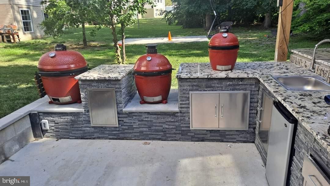 17510 Madrillon Way Accokeek, MD 20607 - Photo 30 of 40 Egg grills & smoker