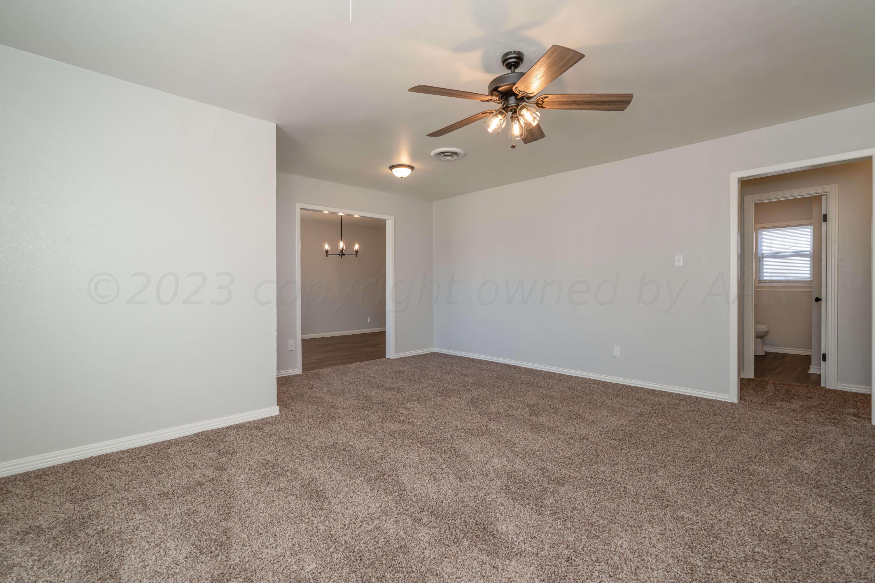 4115 South Lipscomb Street Amarillo, TX 79110 - Photo 5 of 30 Living Room